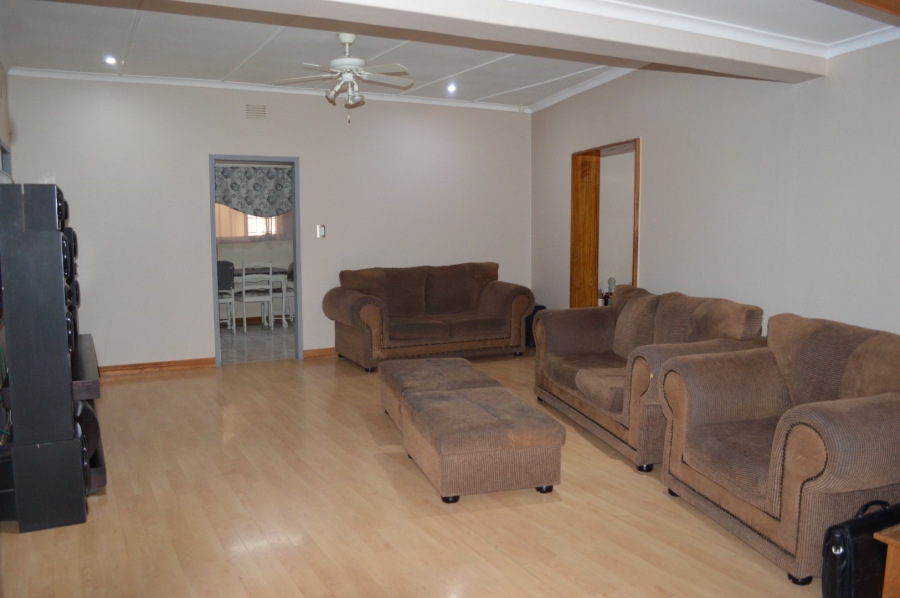 8 Bedroom Property for Sale in Flamwood North West